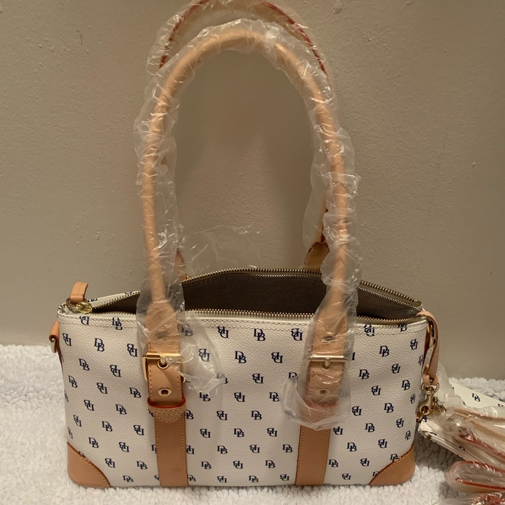 Dooney and Bourke domed satchel